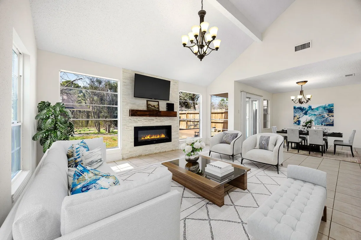 Houston Suburbs Real Estate | View 6231 W Willow Bluff Road | 3 Beds, 2 Baths