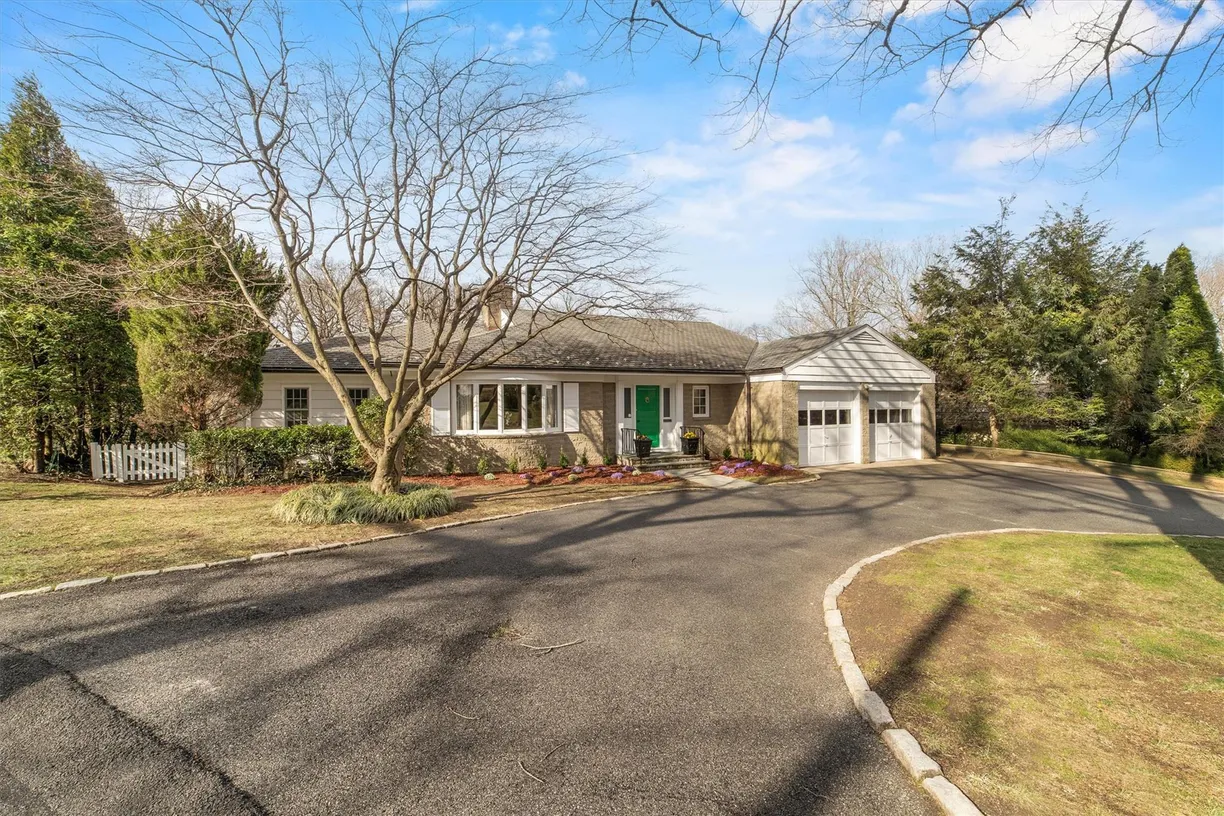 Westchester Real Estate | View 52 Oakledge Road | room 1