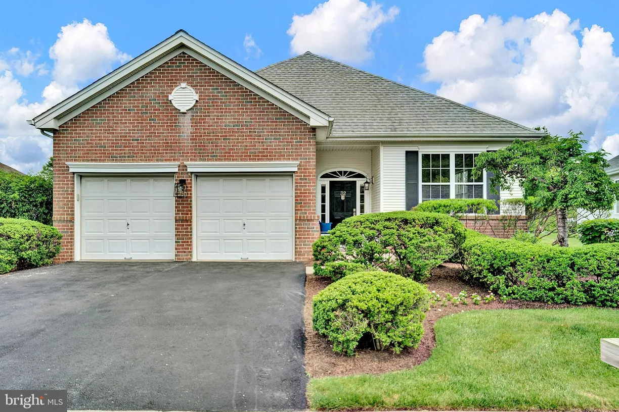 Central NJ/Bucks County, PA Real Estate | View 32 Brewster Court | 3 Beds, 2 Baths
