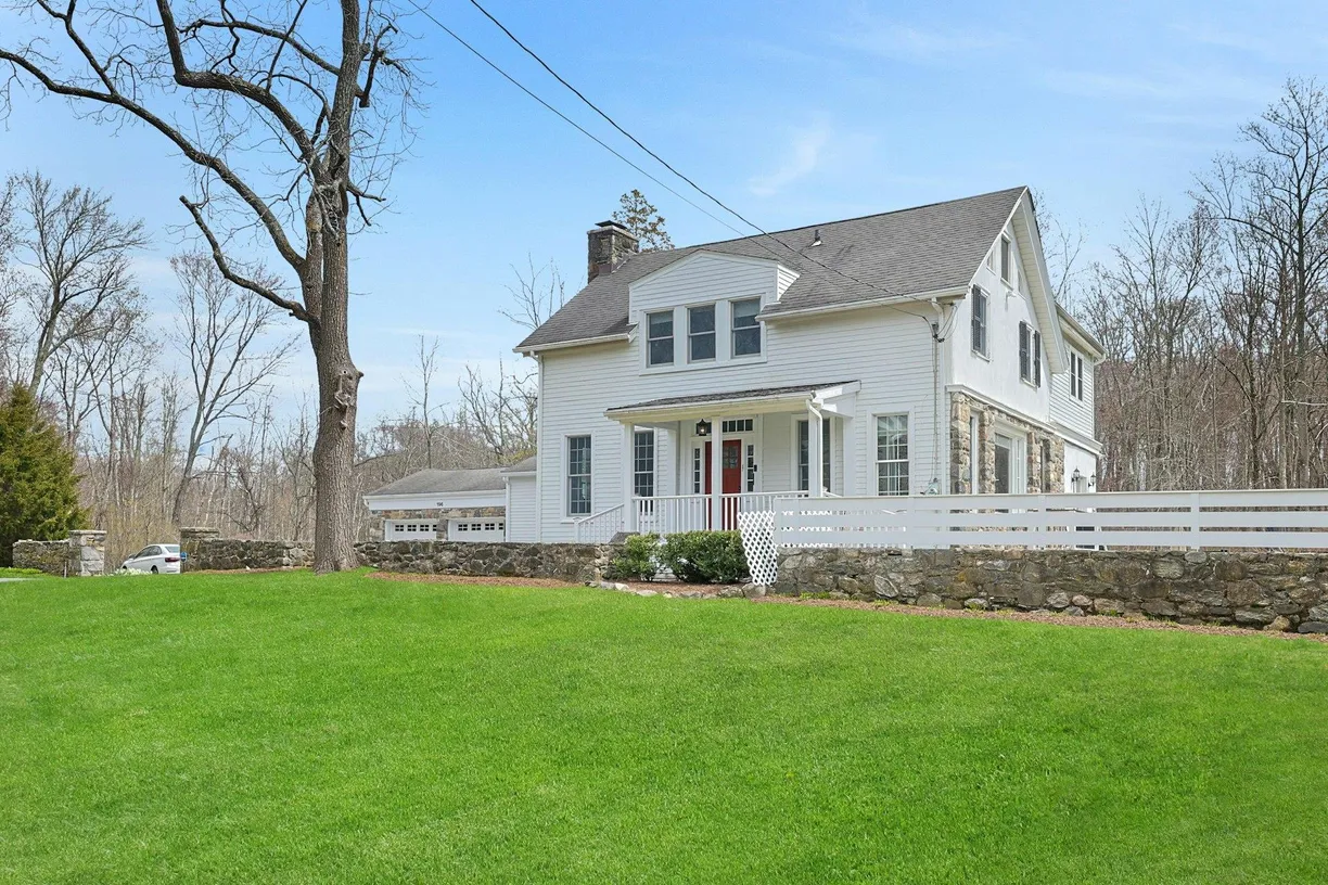 Westchester Real Estate | View 196 Pinesbridge Road | room 1