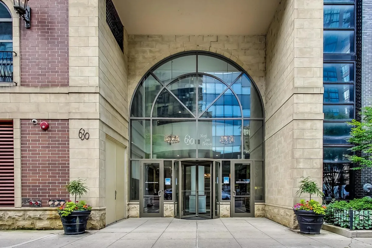 Chicago Real Estate | View 630 N State, 1704 | 1 Bath