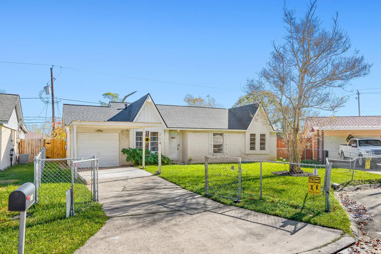 Houston Suburbs Real Estate | View 714 Greystone Street | 3 Beds, 1 Bath