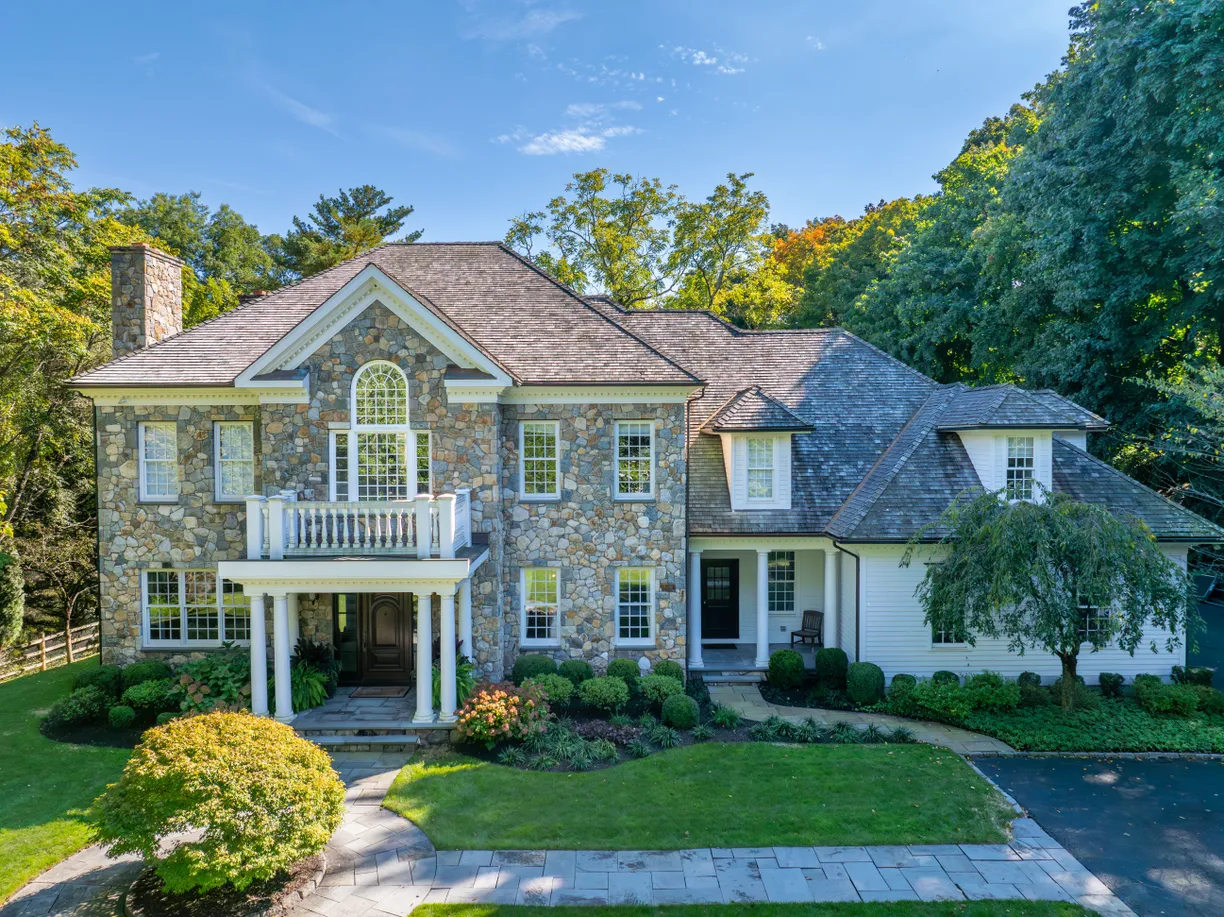 Greenwich Real Estate | View 20 Dingletown Road | 4 Beds, 6 Baths