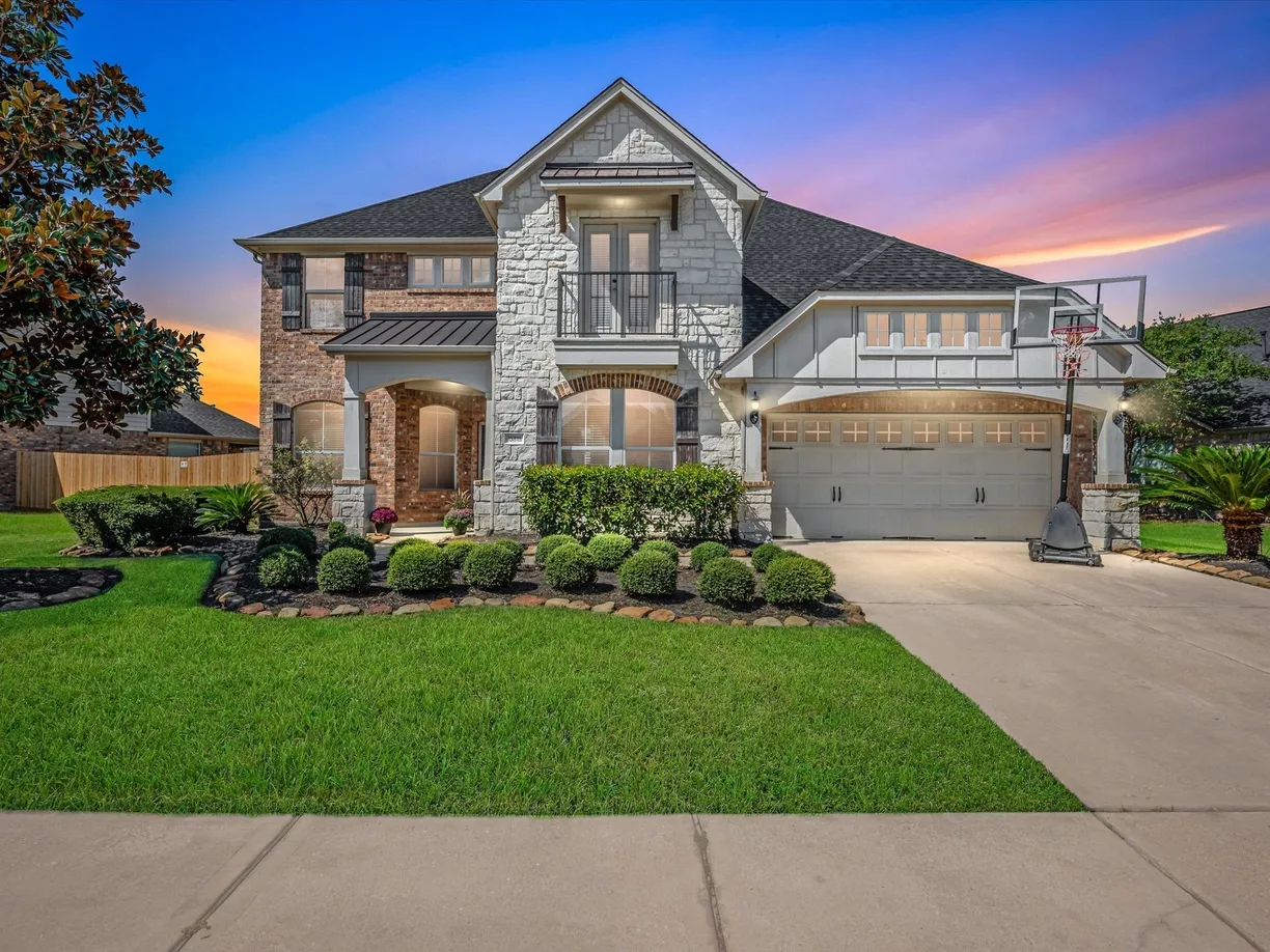 Houston Suburbs Real Estate | View 13815 Lake Livingston Drive | 4 Beds, 3 Baths