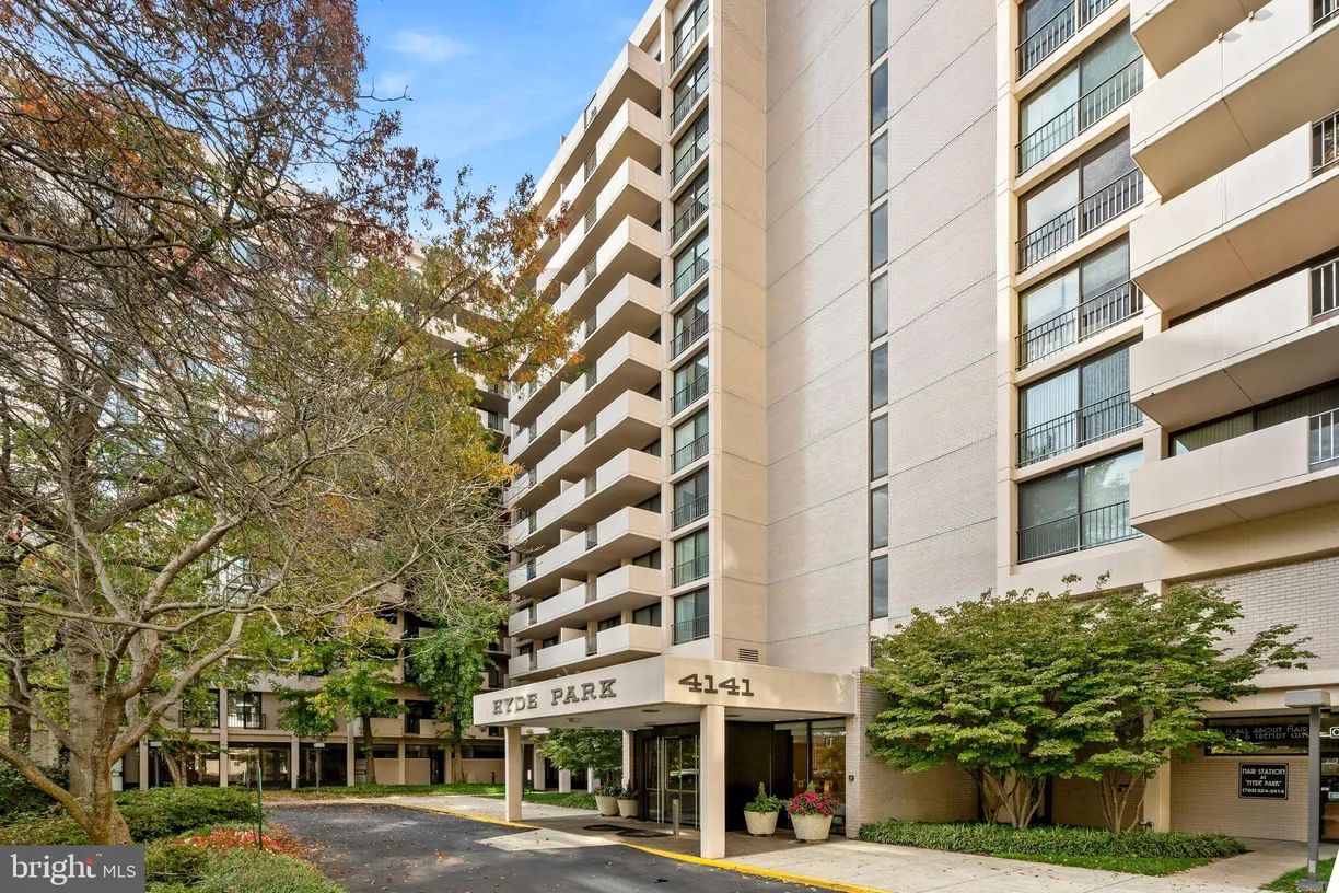 Washington Metro Area Real Estate | View 4141 N Henderson Road 314 | room 1