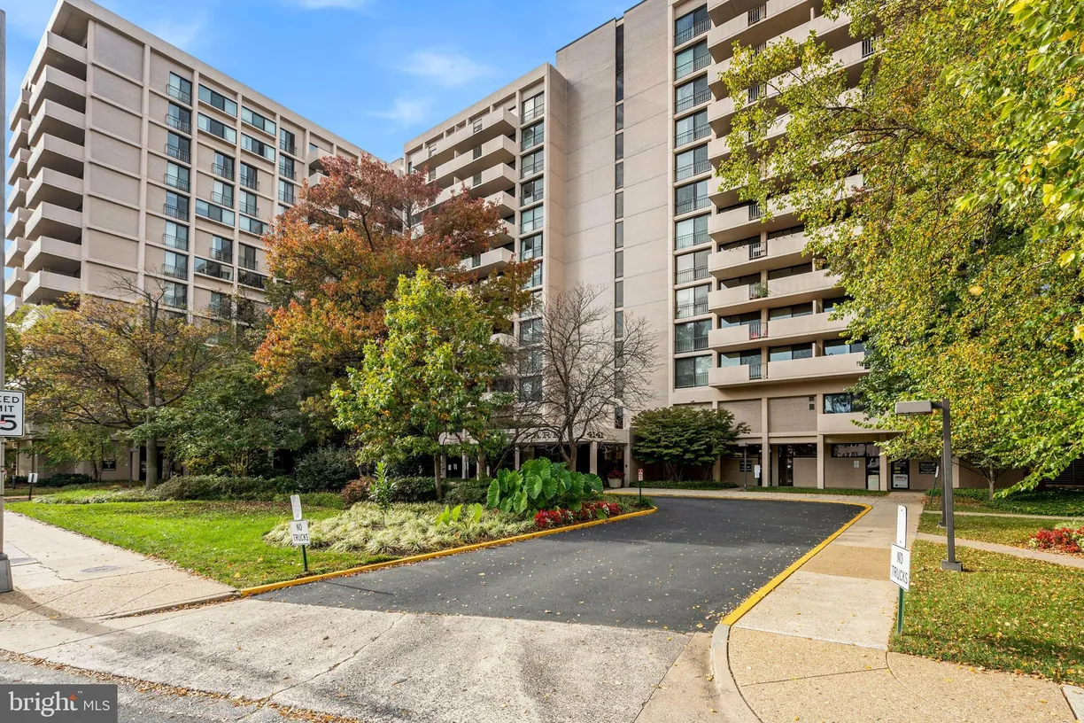 Washington Metro Area Real Estate | View 4141 N Henderson Road 314 | 1 Bath