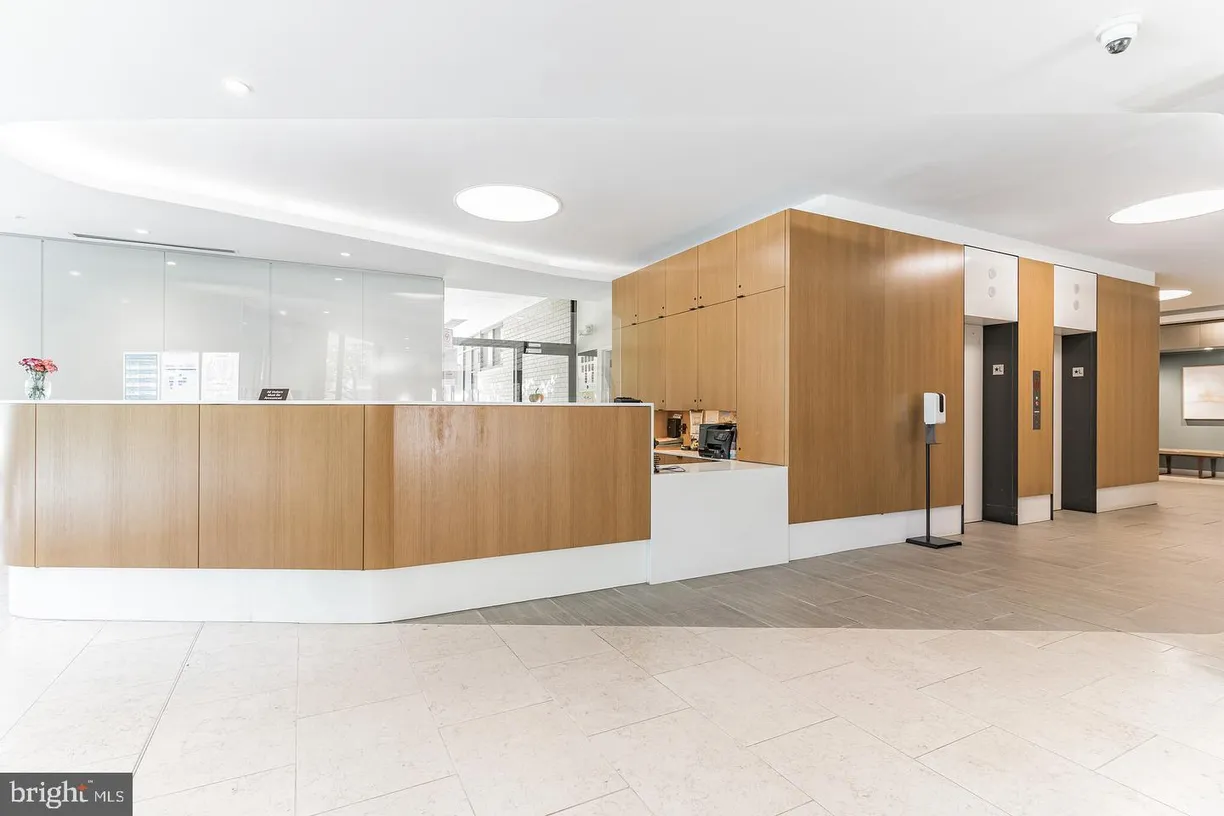 Washington Metro Area Real Estate | View 4141 N Henderson Road 314 | room 2