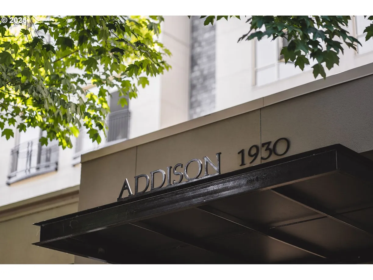 Portland, OR Real Estate | View 1930 NW Irving St #604 | room 2