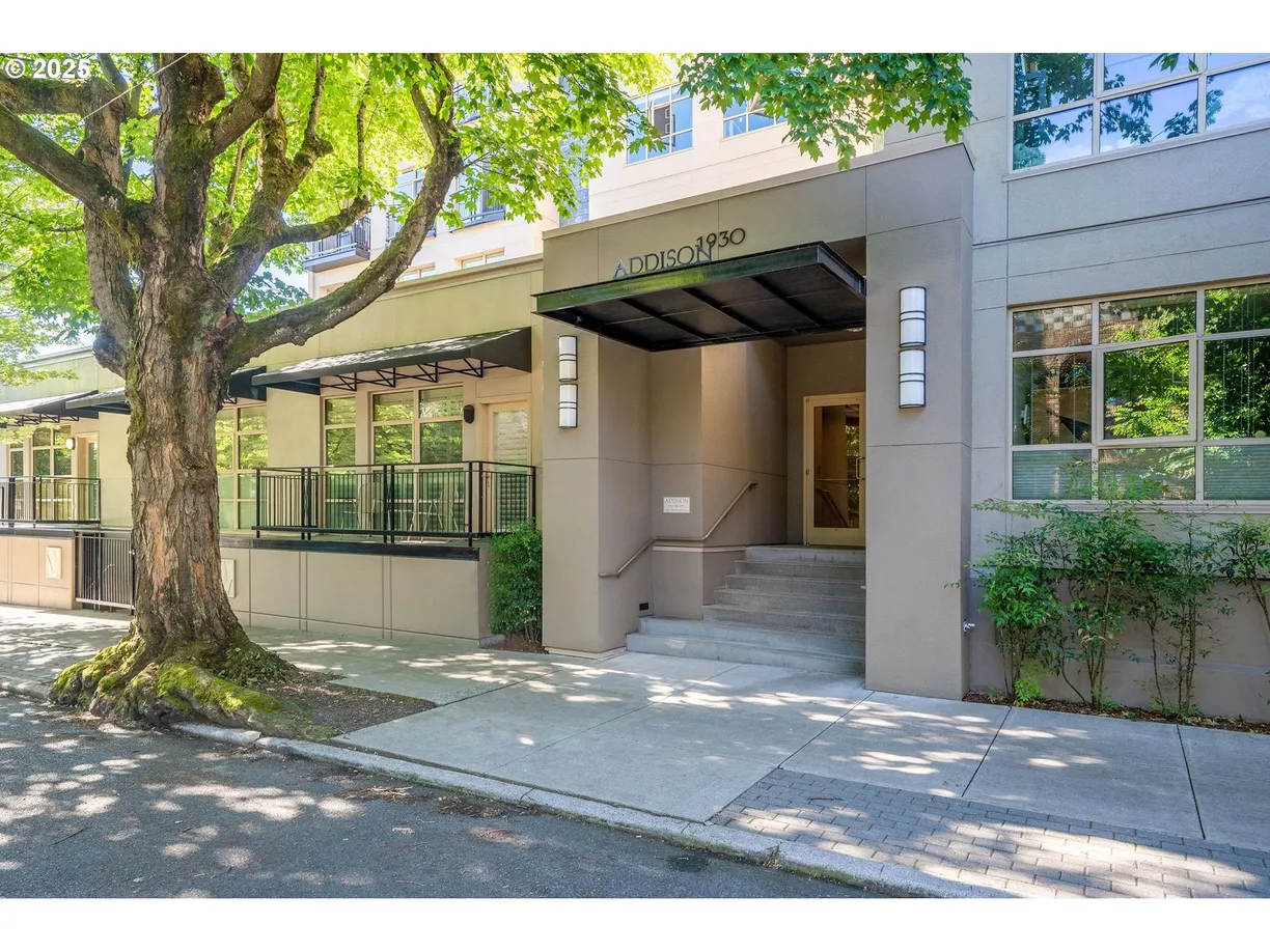 Portland, OR Real Estate | View 1930 NW Irving St #604 | 2 Beds, 2 Baths