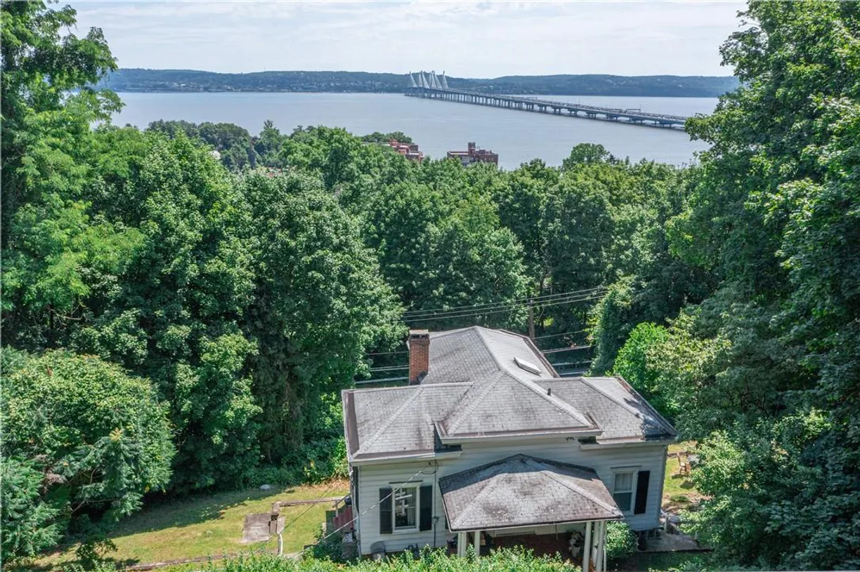 Rockland/Orange/NJ Real Estate | View 12 Shadyside Avenue | 3 Beds, 2 Baths