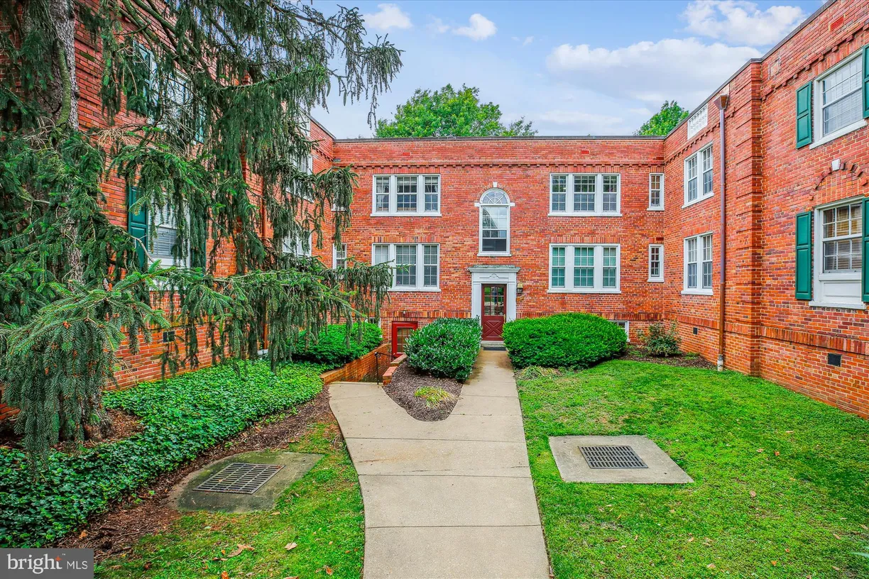 Washington Metro Area Real Estate | View 1728 Queens Lane Unit# 3-181 | 1 Bed, 1 Bath