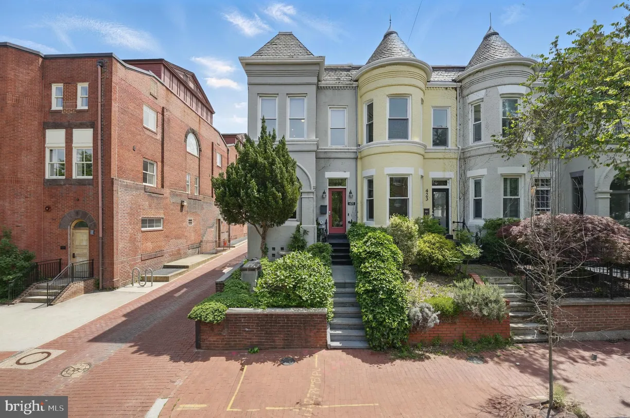 Washington Metro Area Real Estate | View 425 9th Street NE | 2 Beds, 2 Baths