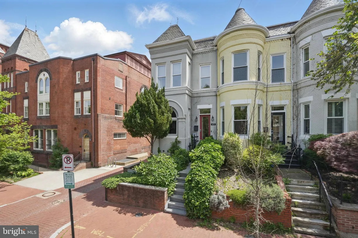 Washington Metro Area Real Estate | View 425 9th Street NE | room 2