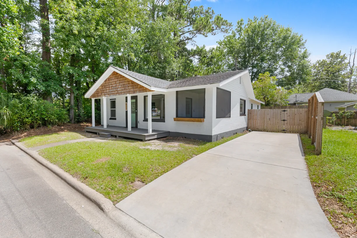 Savannah Real Estate | View 911 Hamilton Court | 3 Beds, 2 Baths