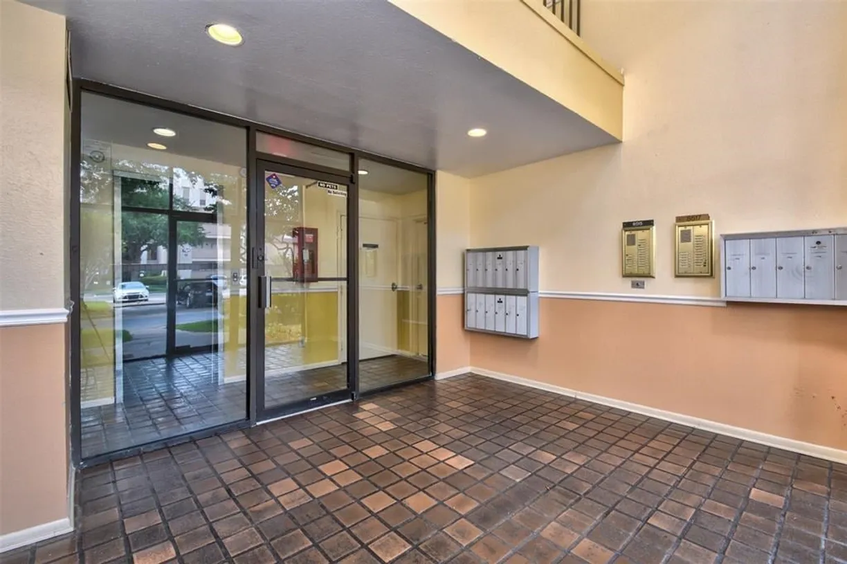 Houston Suburbs Real Estate | View 8517 Hearth Drive #31 | room 2