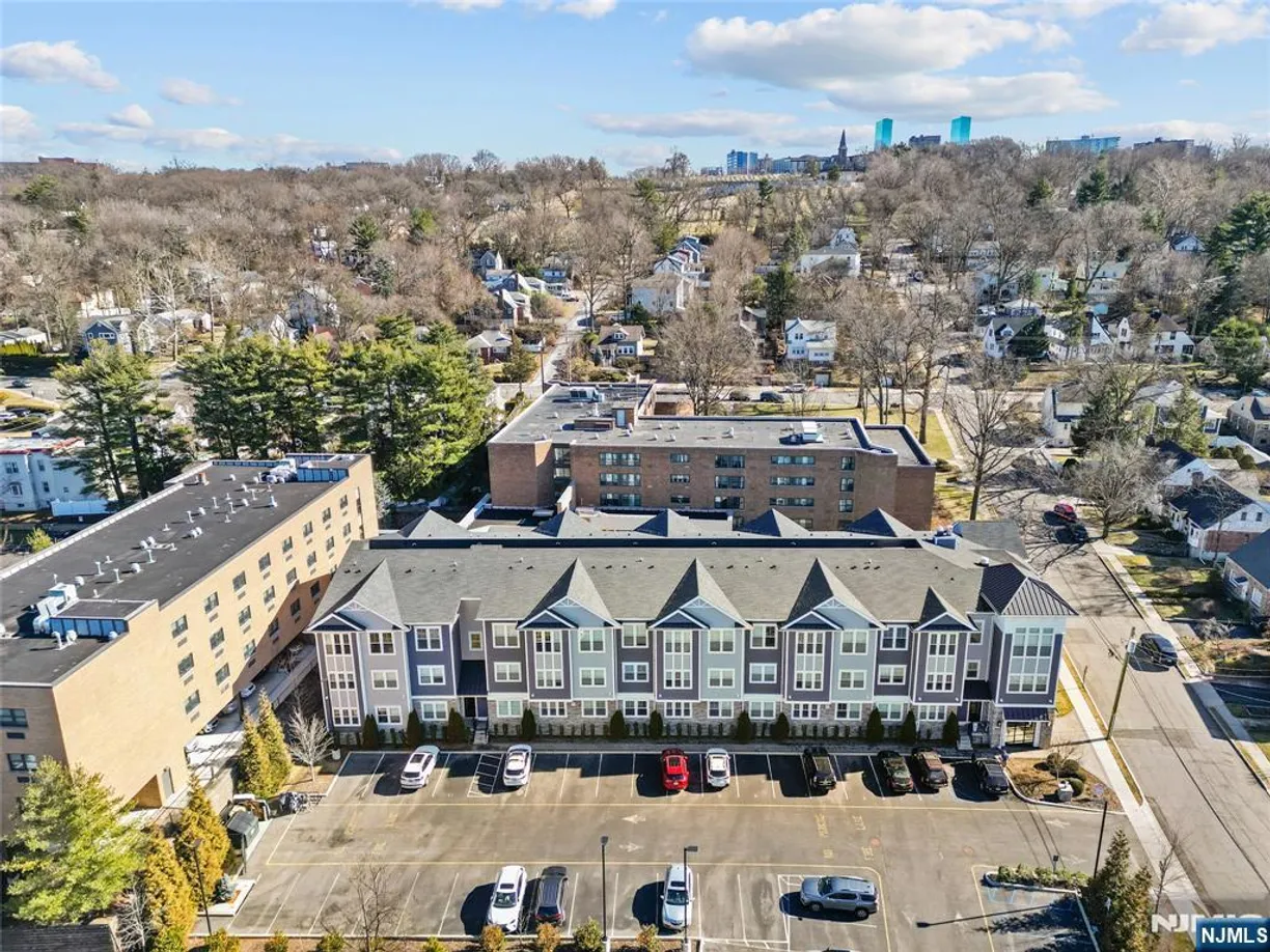 Bergen County Real Estate | View 313 Woodland Place 204 | 2 Beds, 2 Baths