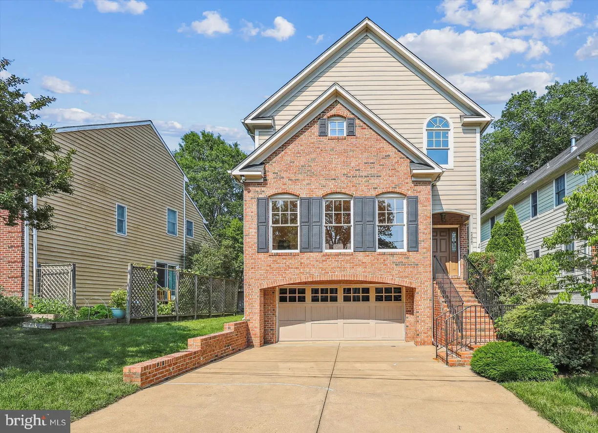 Washington Metro Area Real Estate | View 2227 N Albemarle Street | room 1