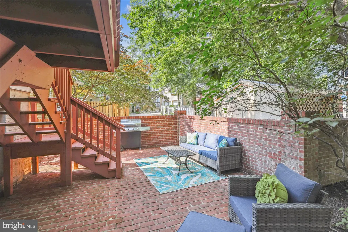 Washington Metro Area Real Estate | View 2227 N Albemarle Street | room 2