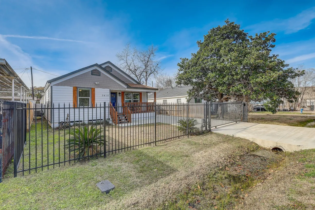 Houston Real Estate | View 3410 Mount Pleasant | 3 Beds, 2 Baths