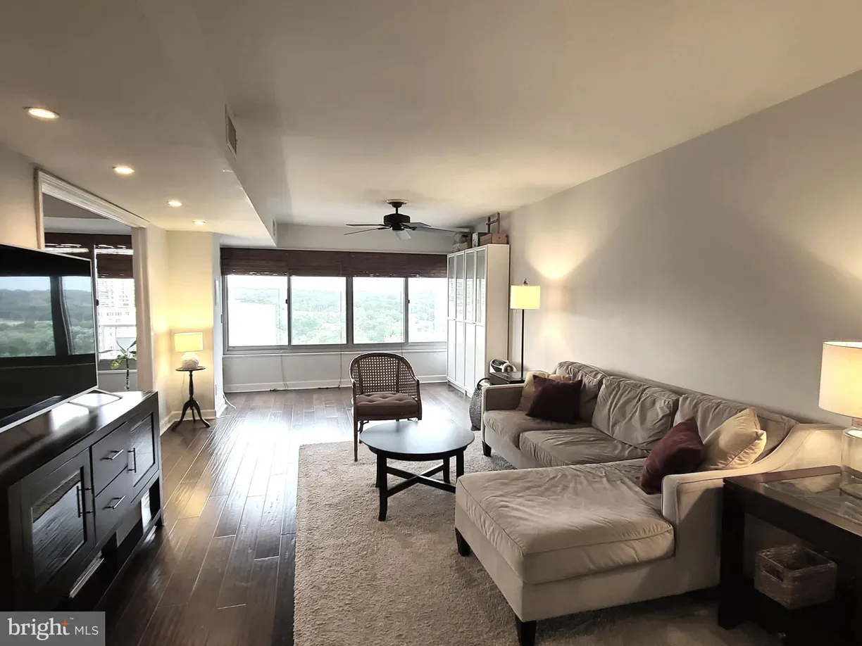 Washington Metro Area Real Estate | View 5340 Holmes Run Parkway Unit# 1410 | room 1