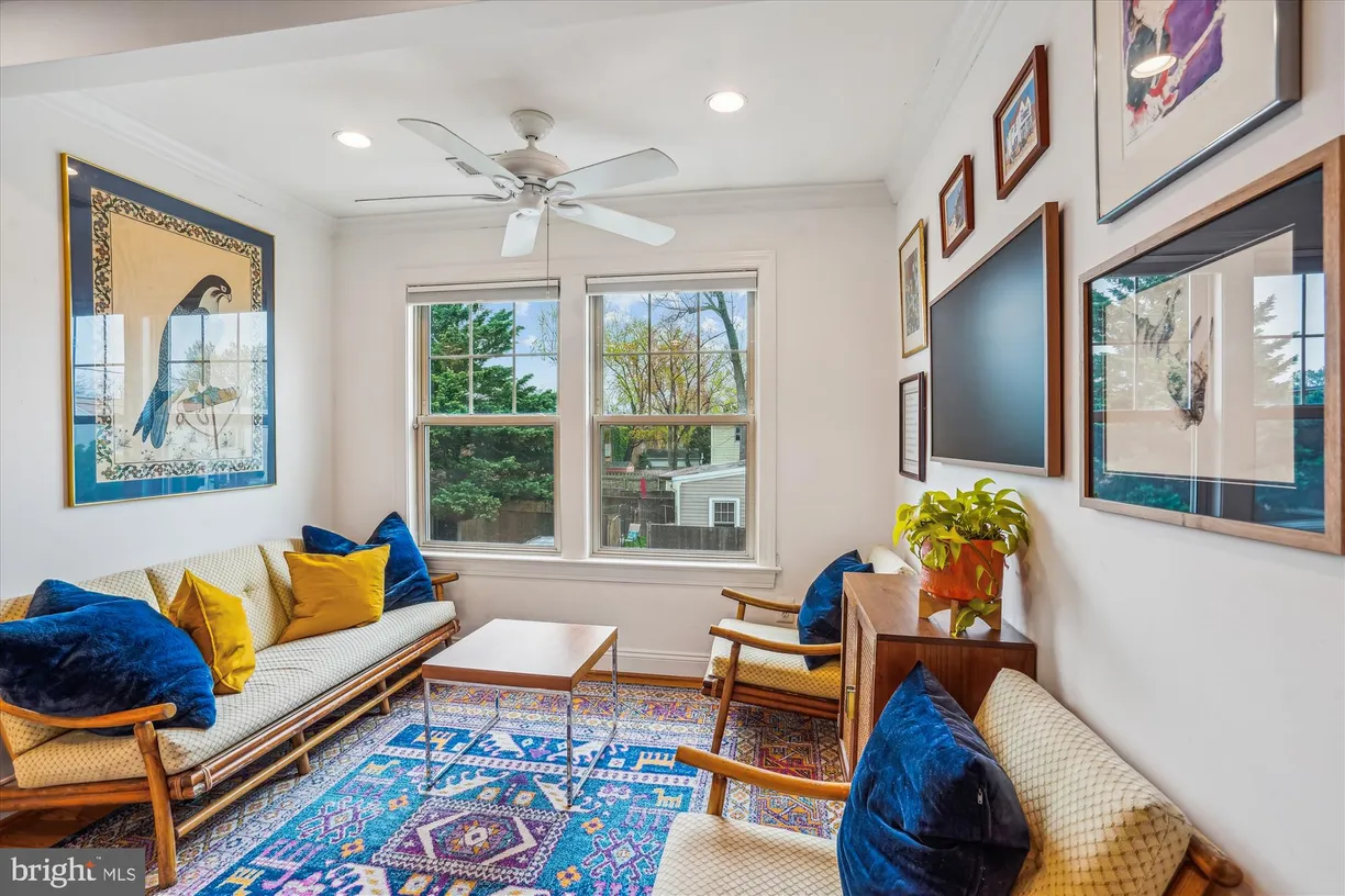 Washington Metro Area Real Estate | View 409 E Raymond Avenue Unit# 8 | 1 Bed, 1 Bath