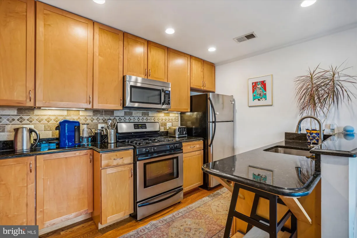 Washington Metro Area Real Estate | View 409 E Raymond Avenue Unit# 8 | room 2