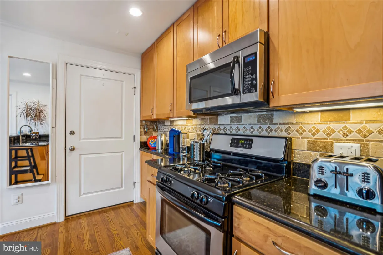 Washington Metro Area Real Estate | View 409 E Raymond Avenue Unit# 8 | room 1