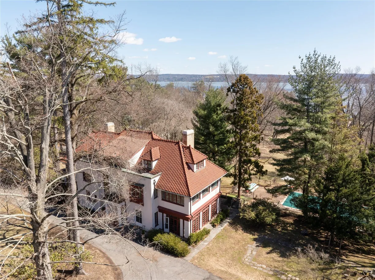 Rockland/Orange/NJ Real Estate | View 111 Lexow Avenue | 7 Beds, 4 Baths