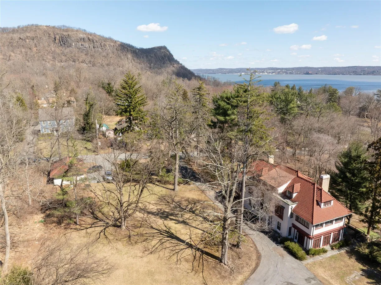 Rockland/Orange/NJ Real Estate | View 111 Lexow Avenue | room 2