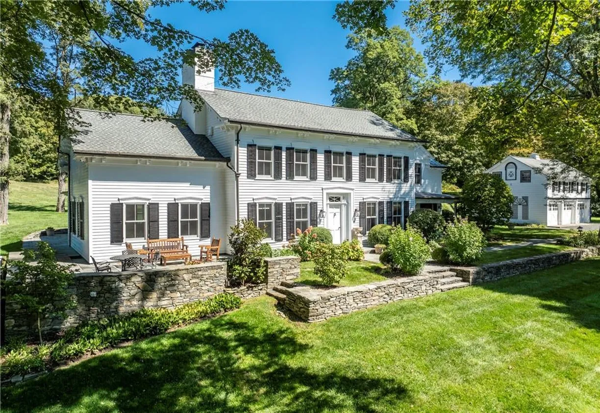 Hudson Valley Real Estate | View 570 Pumpkin Lane | 6 Beds, 4 Baths