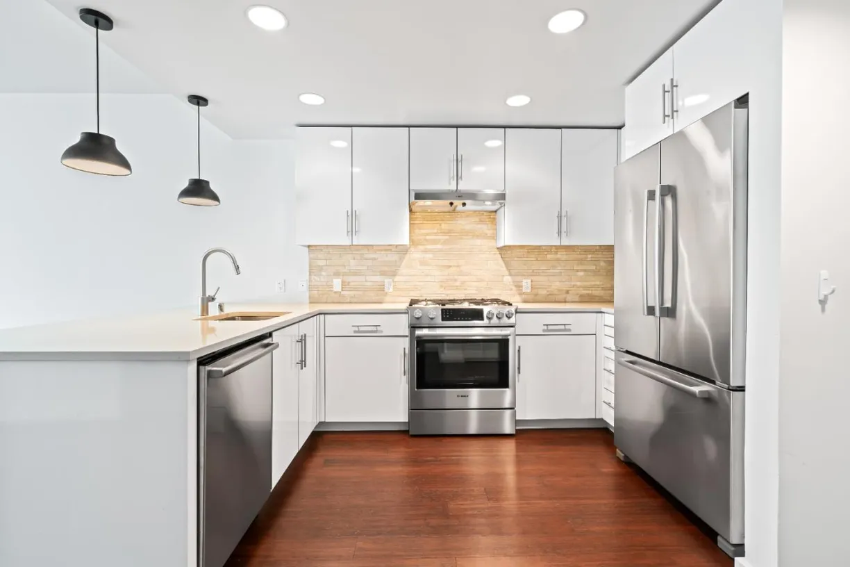 Northern California Real Estate | View 570 Innes Avenue, 203 | 1 Bed, 1 Bath