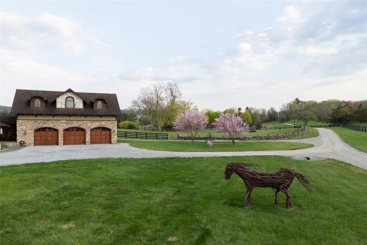 Hudson Valley Real Estate | View 165 Drake Road | room 1