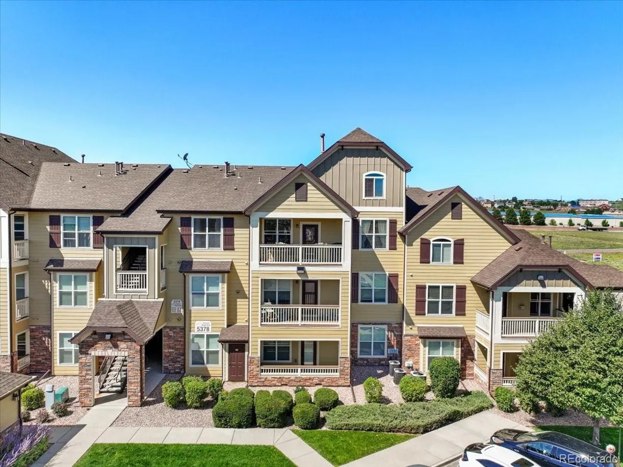 Denver Real Estate | View 5378 Palomino Ranch Point Unit# 303 | 2 Beds, 2 Baths
