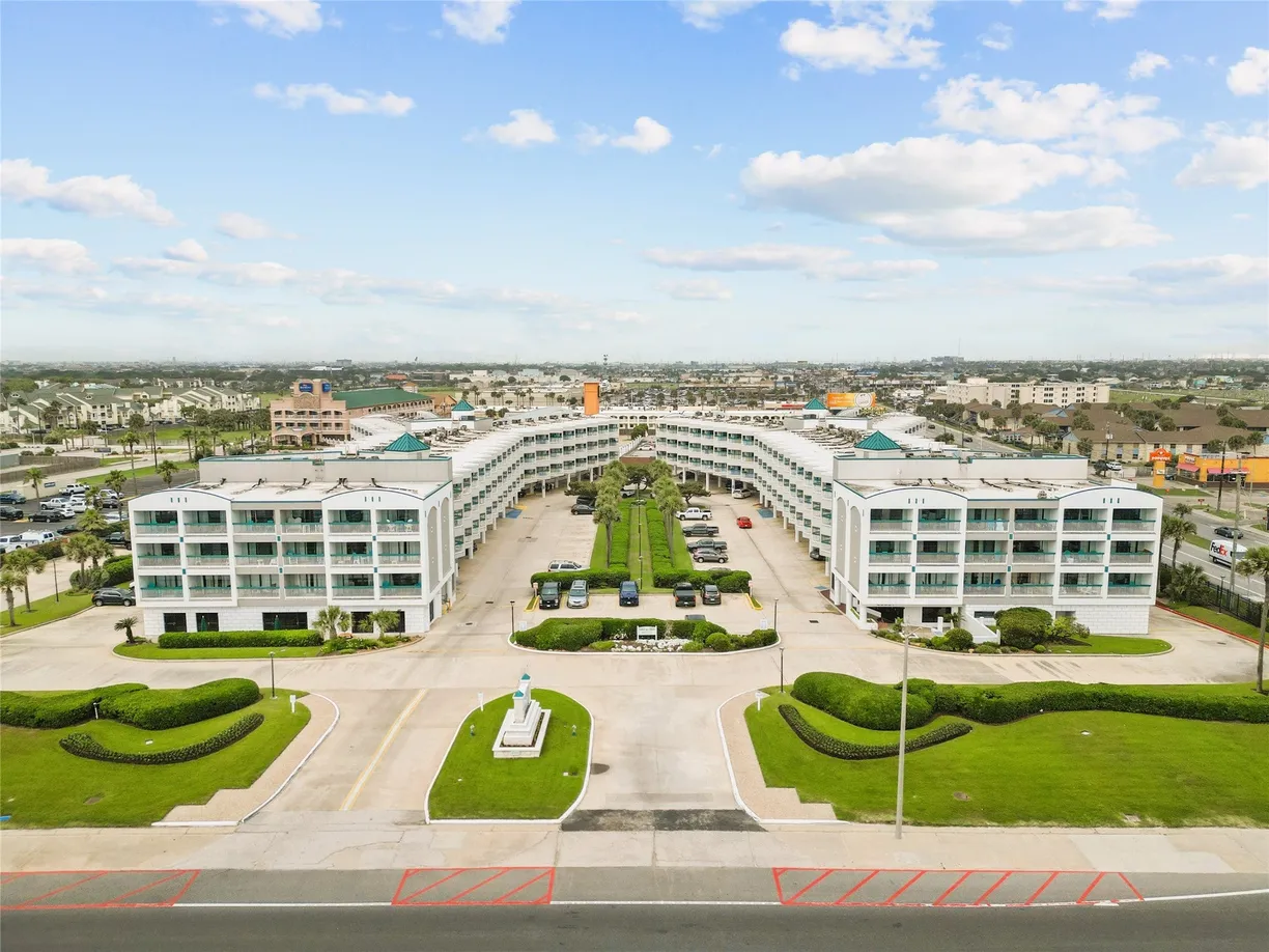 Houston Real Estate | View 6102 Seawall Boulevard #290 | 1 Bed, 1 Bath