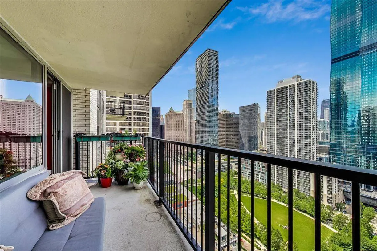Chicago Real Estate | View 400 E Randolph, 3018 | room 2