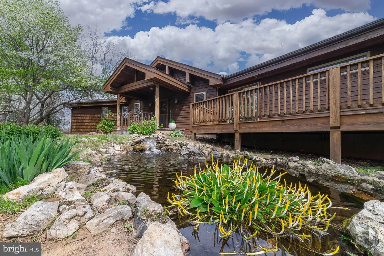 Washington Metro Area Real Estate | View 742 & 830 High Rock Road | room 1