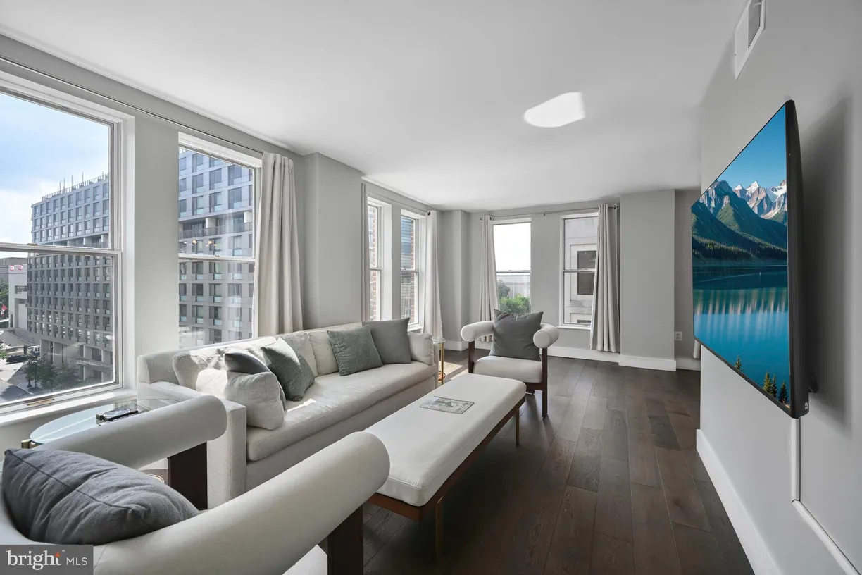 Washington Metro Area Real Estate | View 601 Pennsylvania Avenue NW Unit# 610 | 1 Bed, 1 Bath
