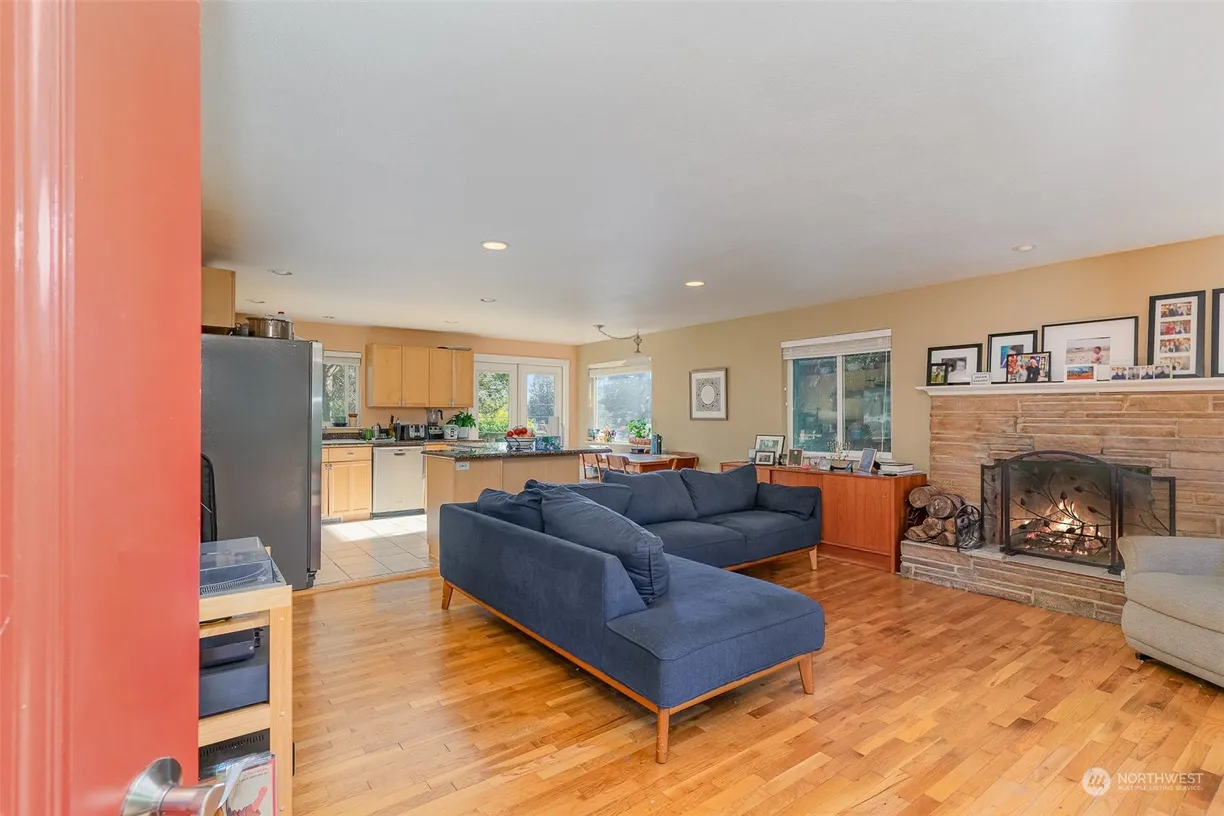 Seattle Area Real Estate | View 8136 29th Avenue | room 2