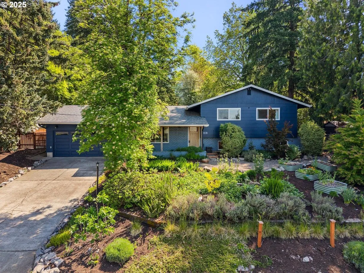Portland, OR Real Estate | View 8818 SW 57th Ave | 4 Beds, 3 Baths