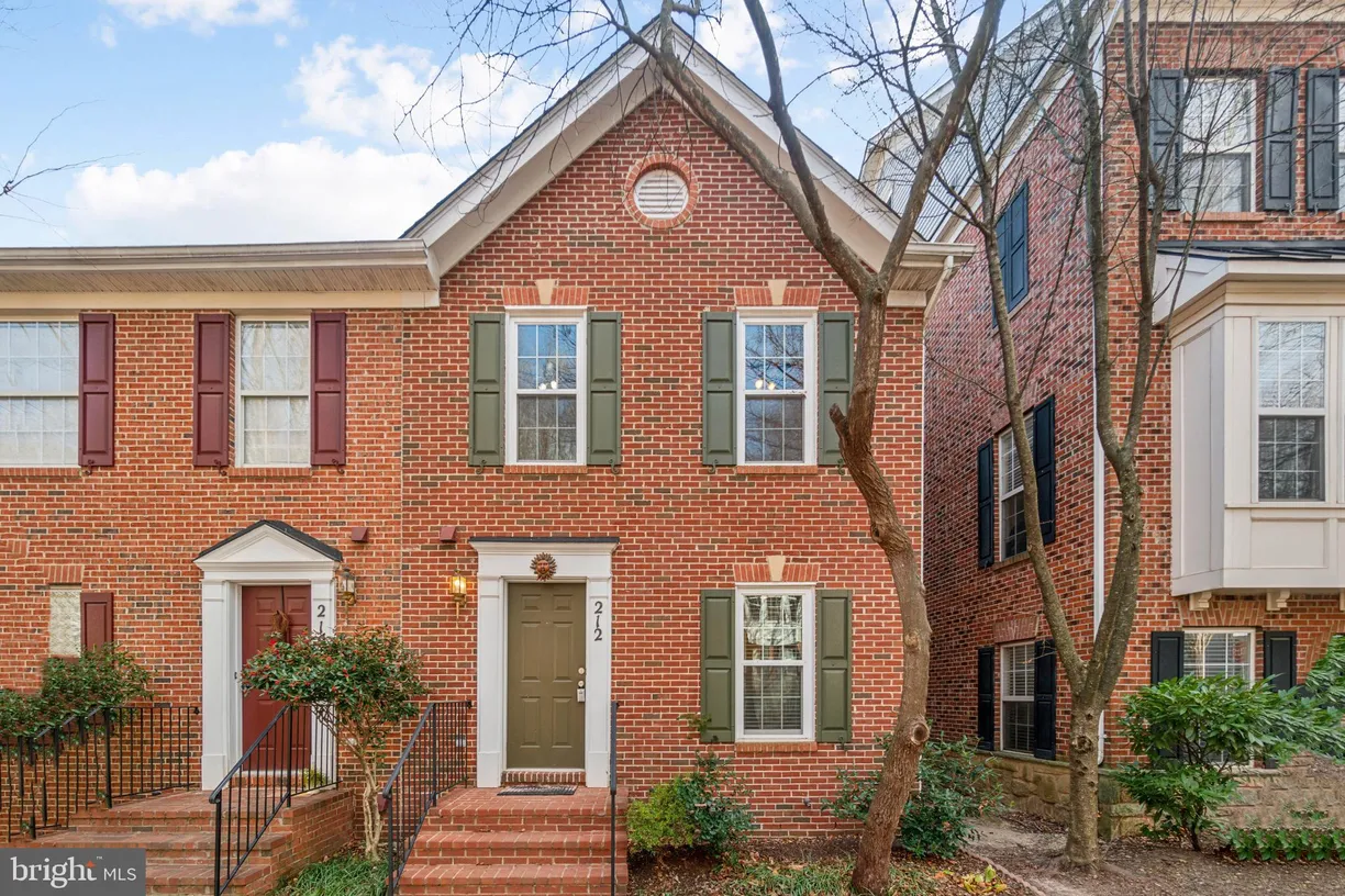 Washington Metro Area Real Estate | View 212 Poplar Spring Road | 3 Beds, 3 Baths