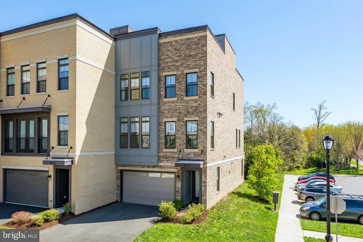 Washington Metro Area Real Estate | View 23112 Sullivans Cove Square | 3 Beds, 2 Baths