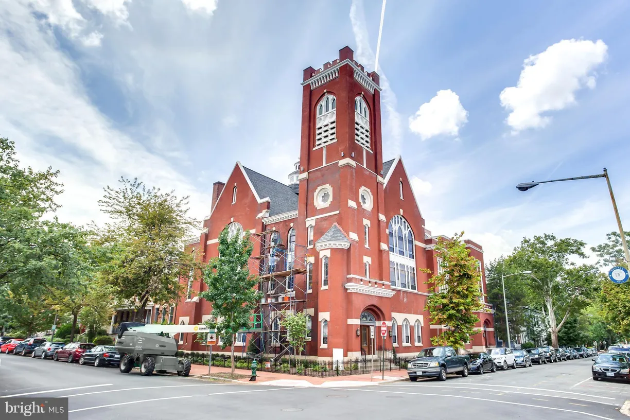 Washington Metro Area Real Estate | View 819 D Street NE Unit# 05 | 2 Beds, 2 Baths