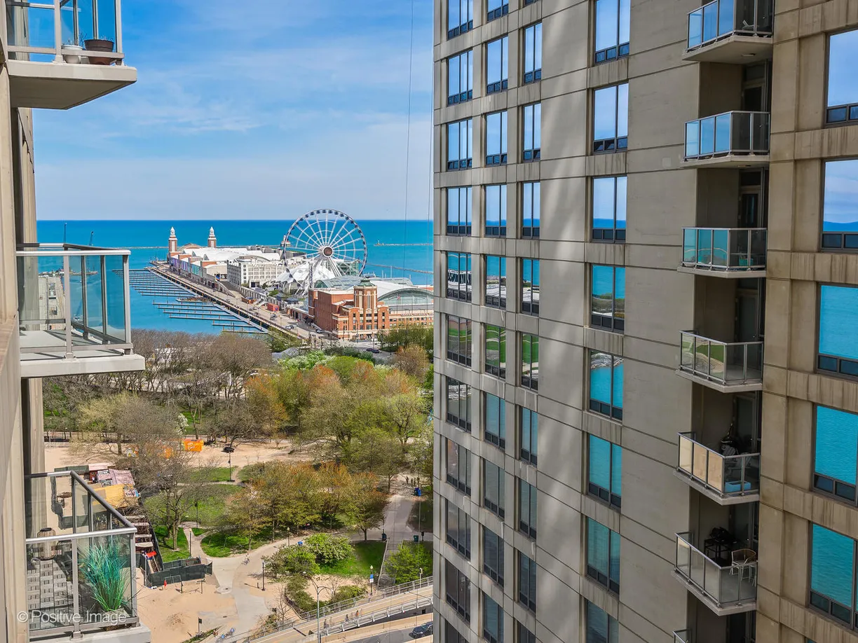 Chicago Real Estate | View 600 N Lake Shore, 1802 | room 2