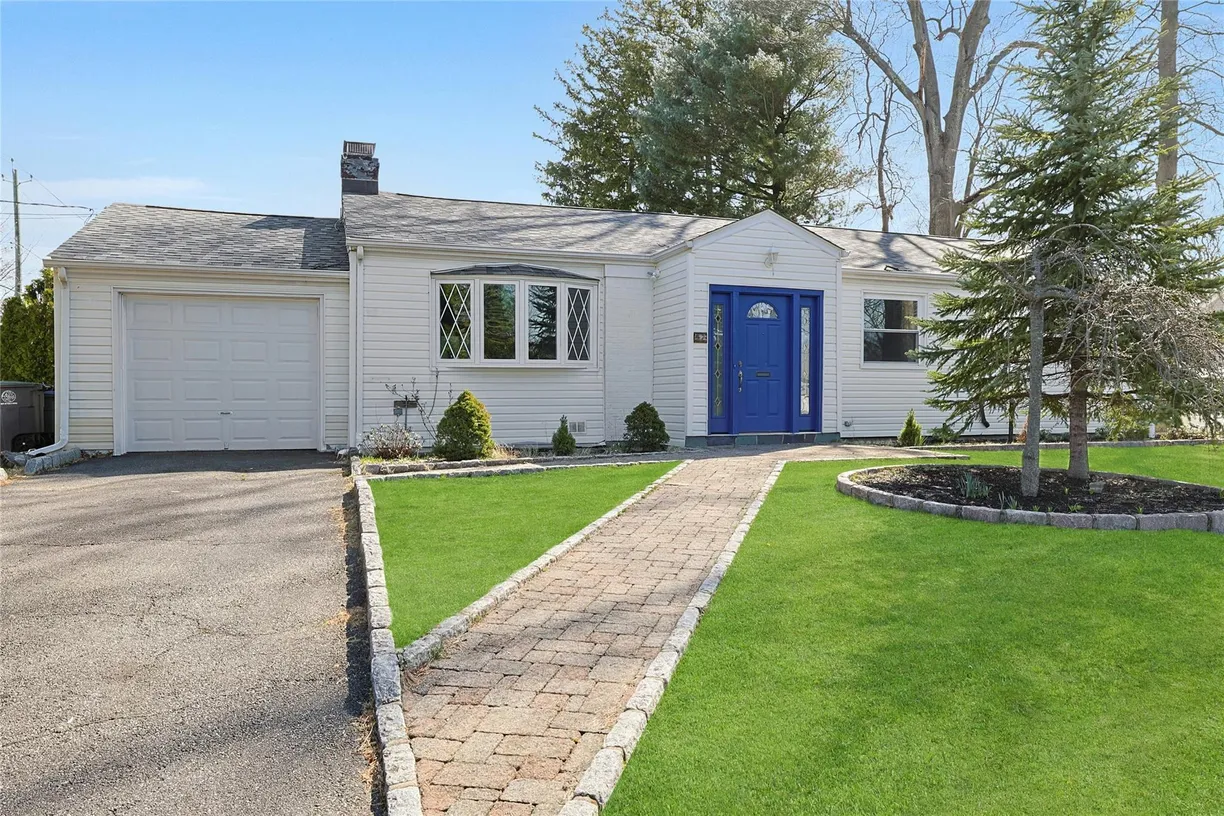 Rockland/Orange/NJ Real Estate | View 52 Bayne Place | 3 Beds, 3 Baths