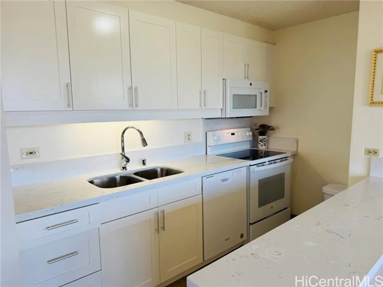 Hawaii Real Estate | View 1778 Ala Moana Boulevard, #2816 | room 2