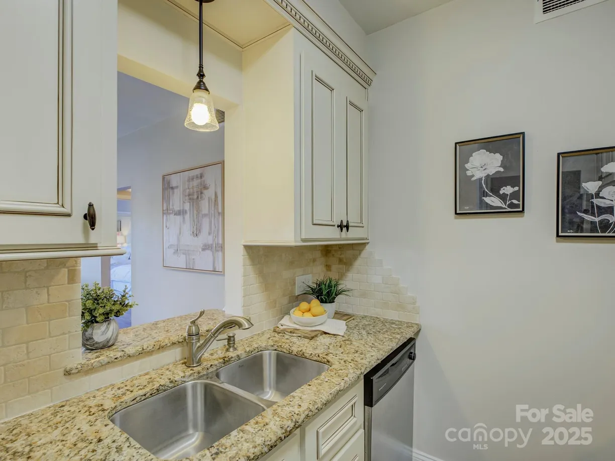 Charlotte Real Estate | View 224 N Poplar Street #19 | room 2