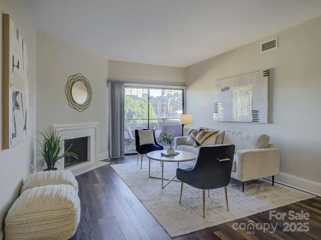 Charlotte Real Estate | View 224 N Poplar Street #19 | 2 Beds, 2 Baths