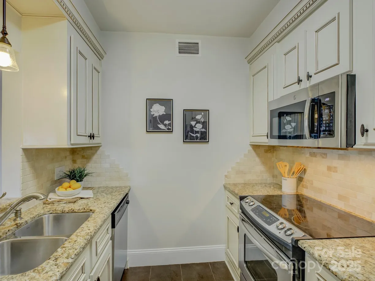 Charlotte Real Estate | View 224 N Poplar Street #19 | room 1