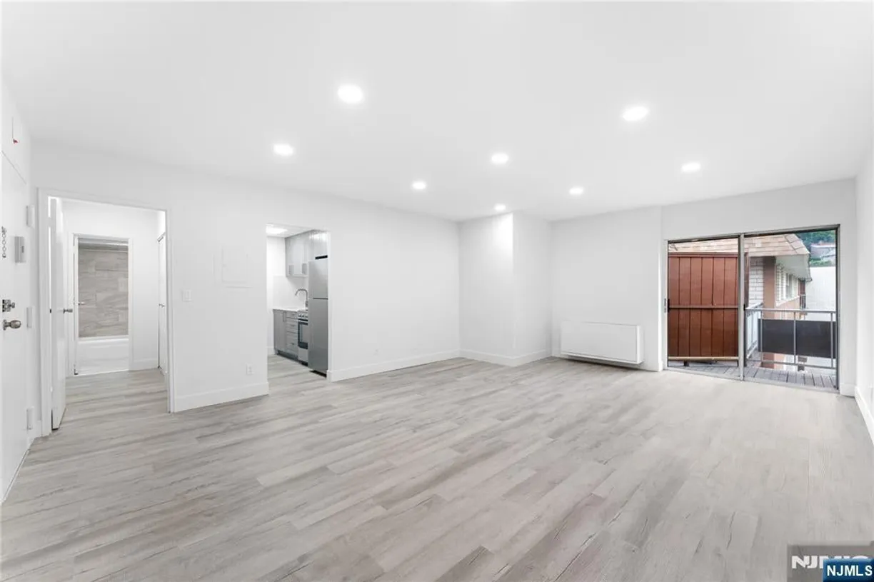 Bergen County Real Estate | View 1111 River Road F25 | room 2