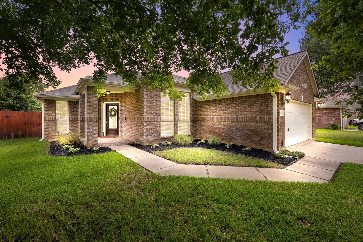 Houston Suburbs Real Estate | View 6106 Pine Lakes Drive | room 1